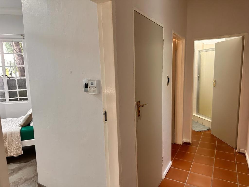 Woods Guest House มิดเดิลเบิร์ก ภายนอก รูปภาพ
