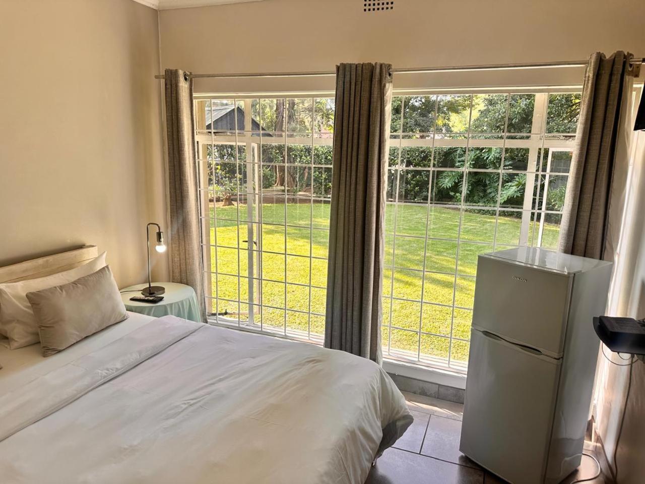 Woods Guest House มิดเดิลเบิร์ก ภายนอก รูปภาพ
